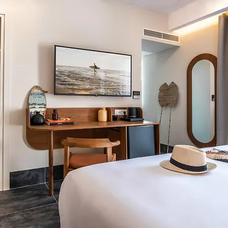 Dave By The 호텔 3*