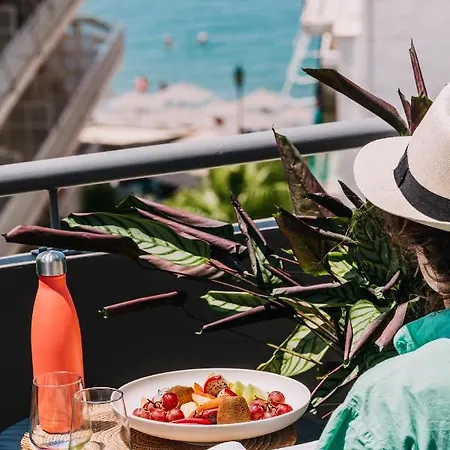 Dave By The 호텔 3*