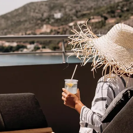 Dave By The Отель 3*