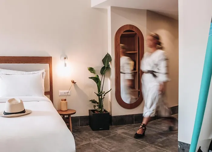 Dave By The Hotel 3*