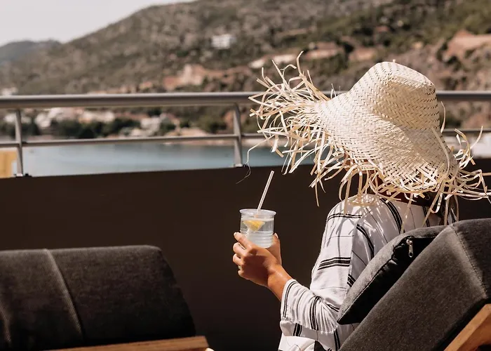 Dave By The Hotel 3*