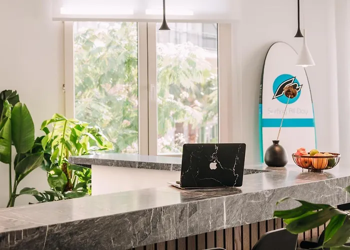 Dave By The Hotel 3*