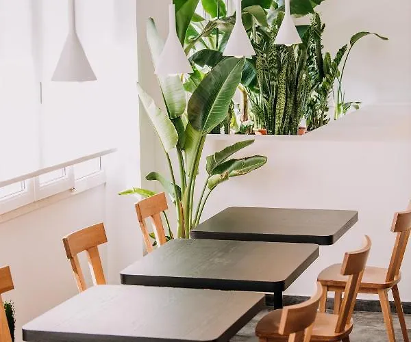 Отель Dave By The 3*